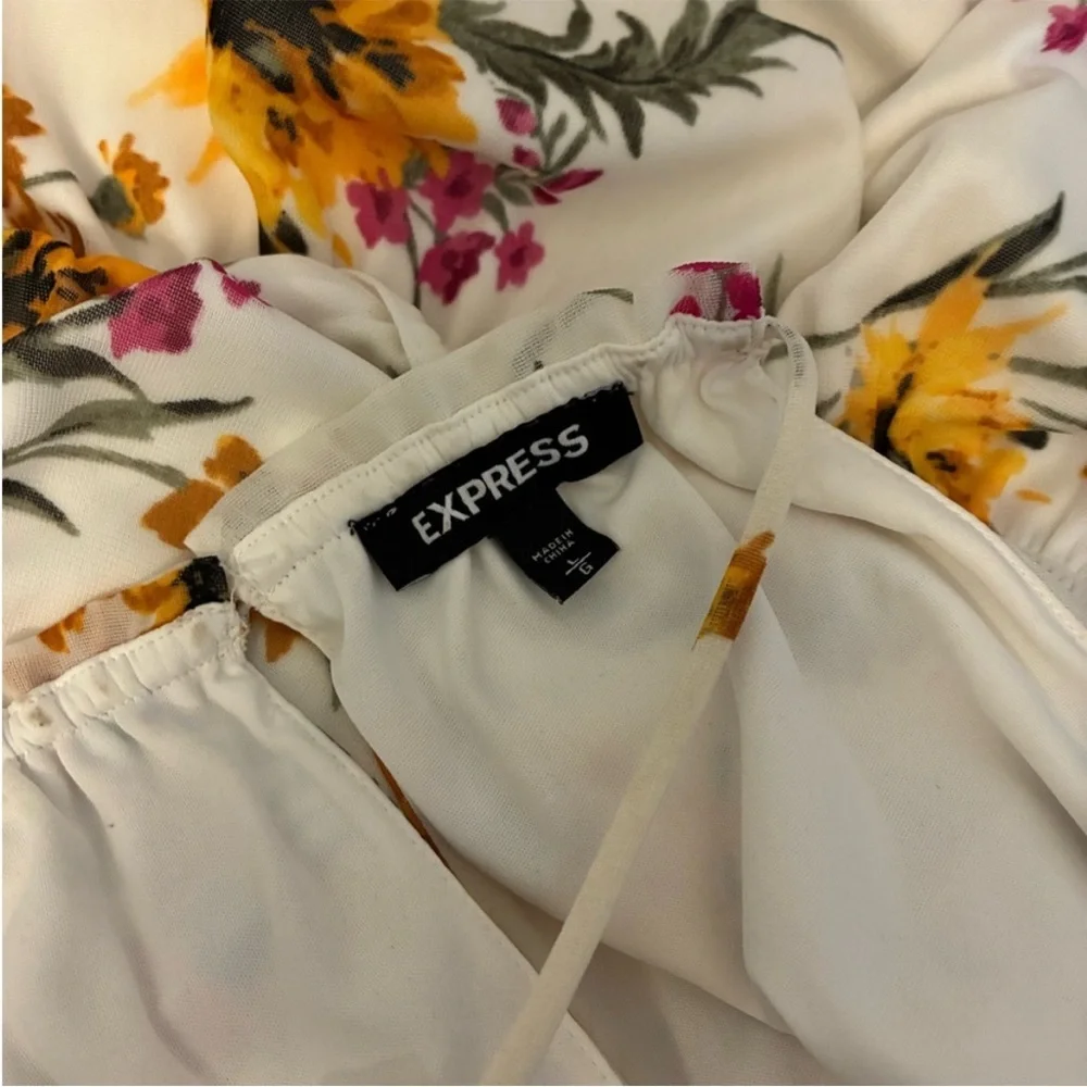 ❤️$10 Express floral tank - Picture 9 of 9